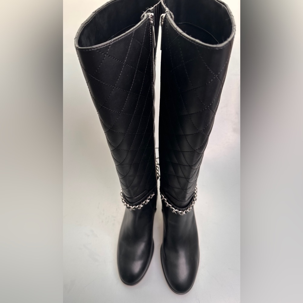 Make: Michael Kors Brand New without tags, Size 7